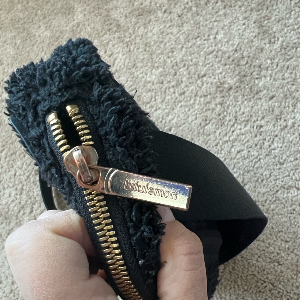 Lululemon Black Fleece Belt Bag with Gold Zipper - Picture 4 of 8